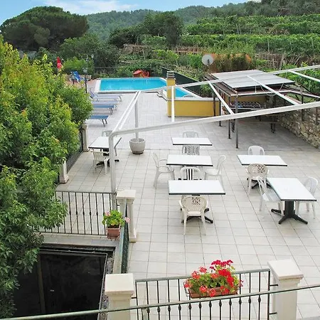 Holiday home Sleeps 30 Pool Air Con *