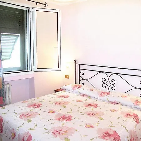 Holiday home Sleeps 30 Pool Air Con *