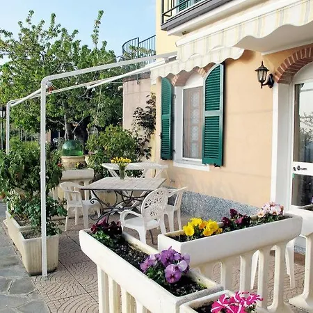 Sleeps 30 Pool Air Con *