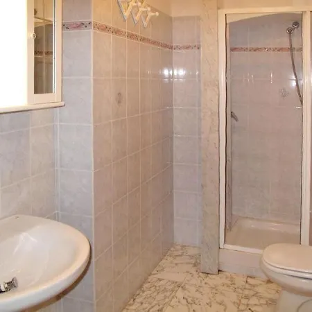 Sleeps 30 Pool Air Con Valloria Marittima