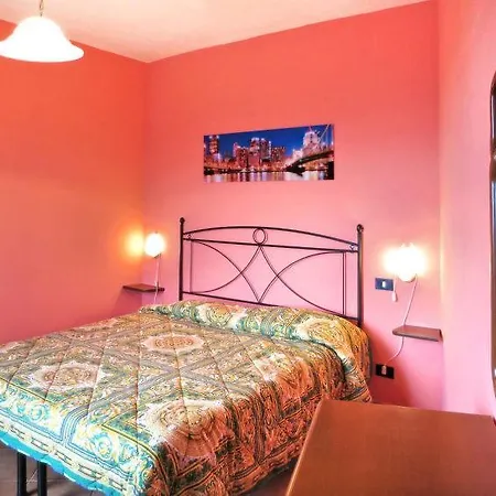 Sleeps 30 Pool Air Con