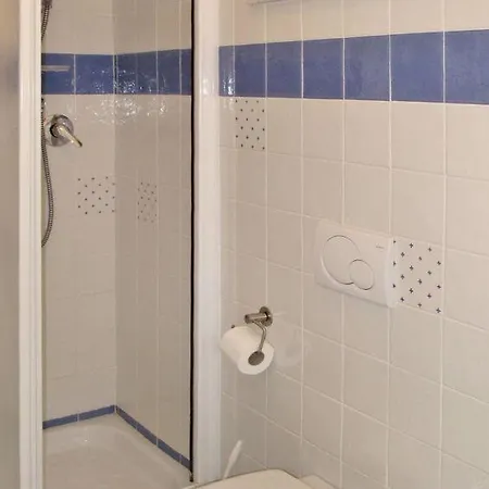 Sleeps 30 Pool Air Con Holiday home *