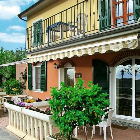 Sleeps 30 Pool Air Con Holiday home