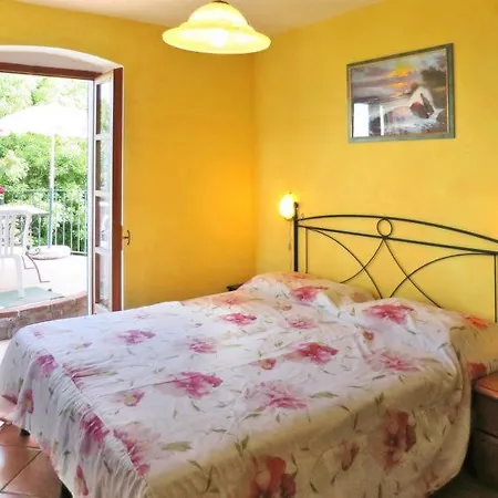 Sleeps 30 Pool Air Con Valloria Marittima
