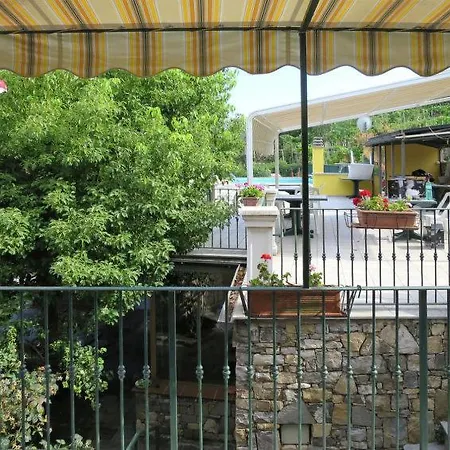 Sleeps 30 Pool Air Con Holiday home *